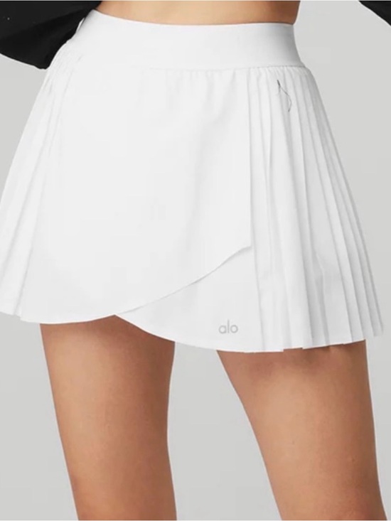 ALO Yoga Dresses & Skirts - 🤍ALO Yoga White Pleated Wrap Tennis Skort🤍